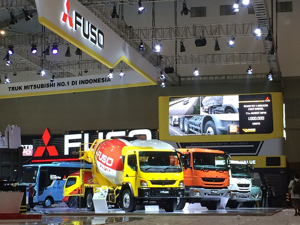 booth-mitsubishi-fuso-terbaik-di-giias-2016-20170220-13-23-2686.jpg